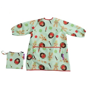 Śliniak fartuszkowy długi z kieszonką Bib pistachio green Tidy Tot