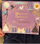 Muzyczne opowieści Jezioro Łabędzie Książka dźwiękowa Apipapi