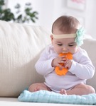 Gryzak zabawka wiewiórka pomarańczowa Mombella