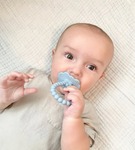 Gryzak malina z rączką różowy Razbaby
