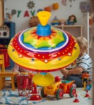 Duży tęczowy bąk klasyczna zabawka z dawnych lat