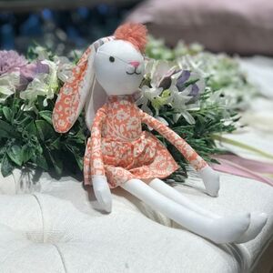 Lniana maskotka przytulanka Króliczka w pomarańczowej sukience Wilberry Toys