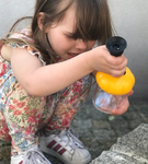 Pojemnik z mikroskopem do obserwacji owadów
